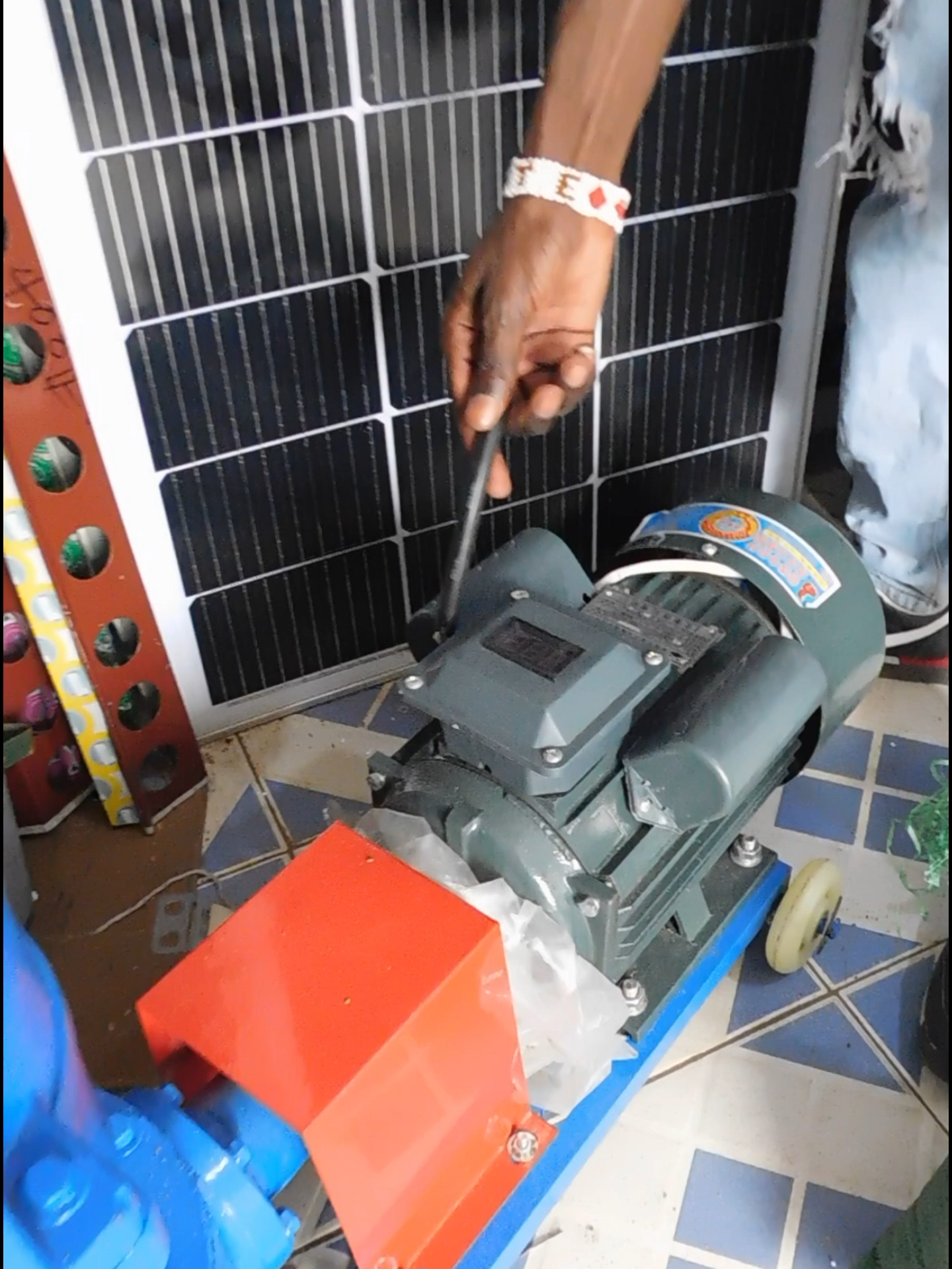 Pelletizer machines available at pocket friendly prices. the one above can produce upto 100 kilograms of pellets per hour. Contact us on 0710 905 696 enquire more on this farm eqipment and many others. we're located in Nairobi, along Outer-ring road Kariobangi area, next to Kiamaiko Bus stop. #farmequipment #pelletizer #extruder #chickenfarm #poultry #ecokuku #poultryfarming#kilimo #fyp