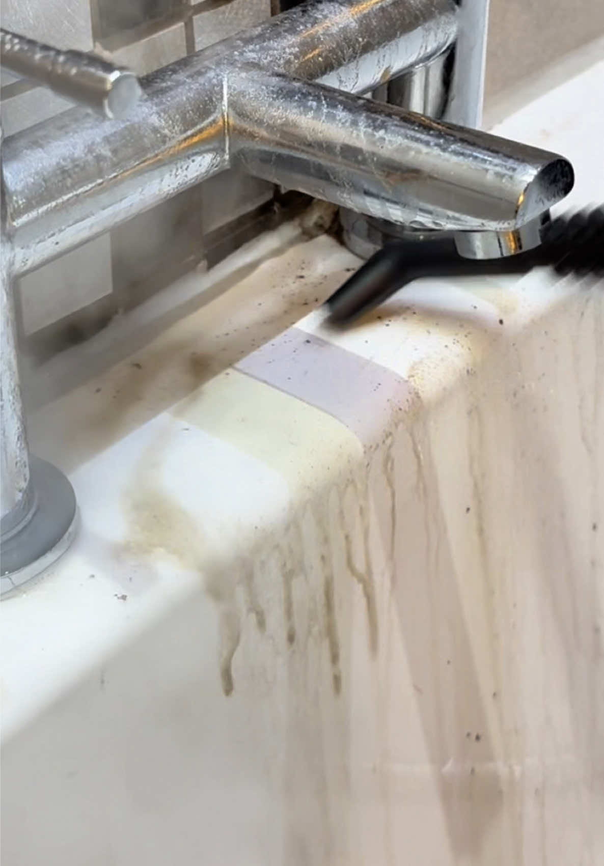 If you’ve never used a steam cleaner… you’re missing out. This is too satisfying 🧼👀 #steamcleaner #steamcleaning #deepclean #tiktokmademebuyit #summersale #foryou 