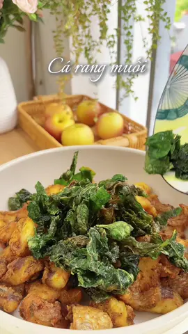 Đu trend cá rang muoi lá lốt cùng em không các bác ơi #carangmuoi #carangmuoilalot #comnha #cooking #nauan #nauancungtiktok #toinayangi #venhaancom 