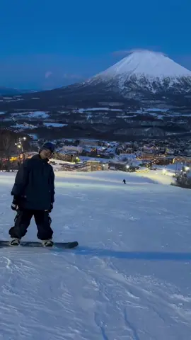 We all dream of riding in Japan 🇯🇵 credit: katsuhiro0719 on ig 🔥 #snowboardtok #fyp #skitok 