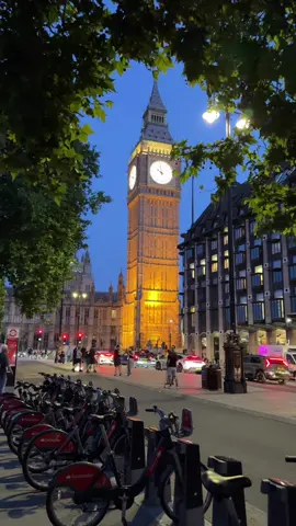 London 💙  #elizabethtower #bigben #londoneye #theshard #cityoflondon #towerbridge #riverthames #stpaulscathedral #londoncity #londonlife #london #england #unitedkingdom #traveller #travelling #travelphotography 