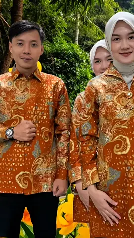 Baju Batik Sarimbit Batik Pasangan Batik Couple Motif Terakota #bajucouple #batik #batiksarimbit #batikpasangan #batikcouple 