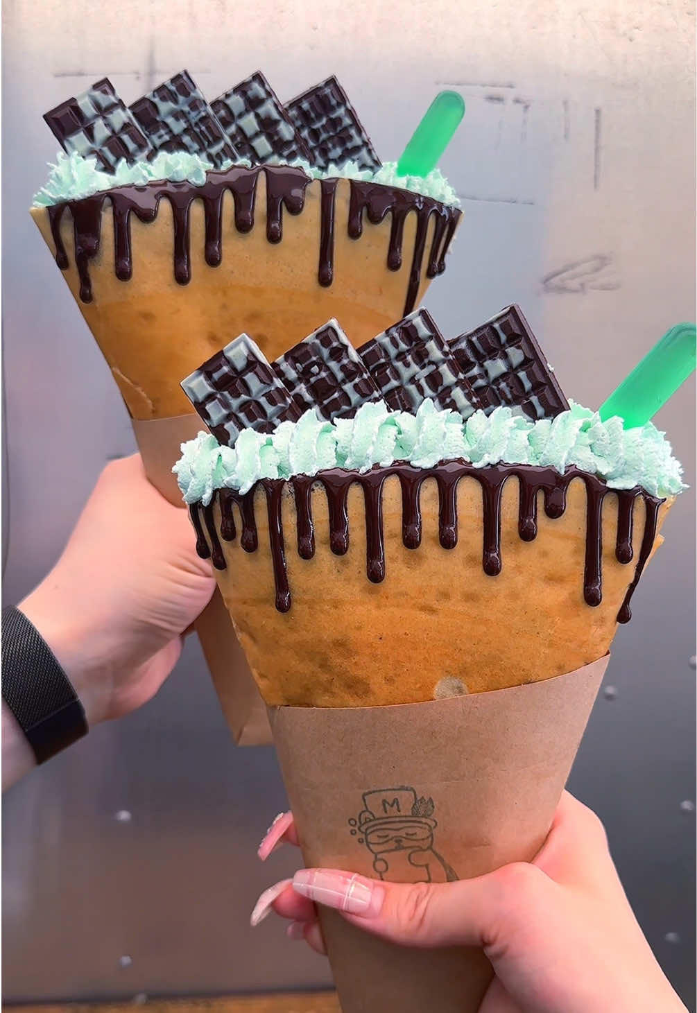 チョコミントクレープ🍫🩵‬ スポイトに入ってるミントシロップで追いミント出来ちゃうのがたまらない🫠 📍東京/表参道 「クレープとエスプレッソと」 #表参道グルメは#表参道カフェ #東京グルメ #東京カフェ #japanesefood 