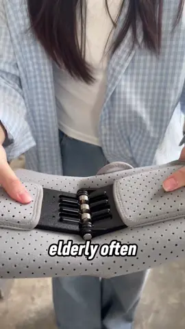 Here comes the knee savior! A must-have knee booster for fitness enthusiasts, providing stable support to prevent injuries and making walking and mountain climbing super easy~ #SportsKneeProtection #MountainClimbingEquipment #FitnessEssential #KneeCare #DailyProtection #SportsEnthusiast #KneeSupportForSeniors #JointDiscomfortGroup #FitnessLover #OutdoorEnthusiast