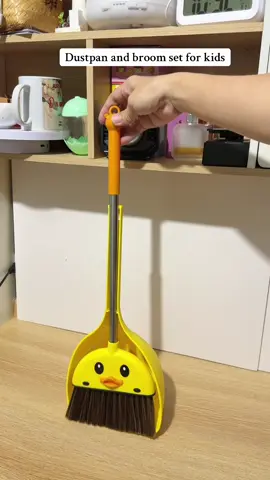 Binilhan ko na ng sariling dustpan at walis anak ko ang cute #dustpanandbroomforkids #dustpanandbroom #dustpanandbroomset #kidstoy #toysforkids #minibroomanddustpan #toys 