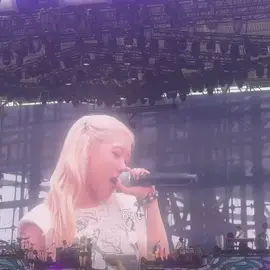 rosé performing dance all night!! #rosé 