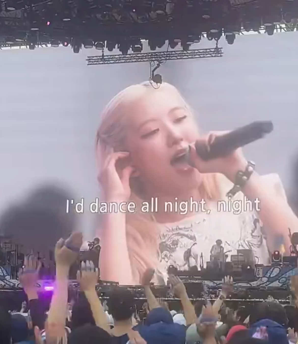 ROSÉ PERFORMING ‘DANCE ALL NIGHT’ FOR THE FIRST TIME AT PSY’S CONCERT! #ROSÉ #BLACKPINK #ROSIE #APT 