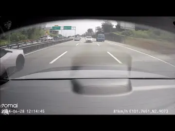 Geng lambo tgh konvoi, tiber tiberrrrr. 🤣🤣 Ape yg ko dengki sgt dgn geng lambo tu bro. Depan tu jalan jem dh kot. Sekali tercium, insurance kau pun angkat tangan bro. 😂😂