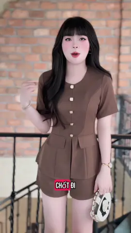 Tiện lợi, thoái mái thì sao thiếu nhà em được ạ. Trông đơn giản mà không hề giản đơn ha mấy chị 🥰😘#xuhuong #trending #viral #thinhhanh #viralvideo #thoitrangnu #vayxinh #hoaiphuongshop #hoaiphuongxuongmay #saleluongve #viraltiktok #livehighlights #fyp #muahe #Summer 