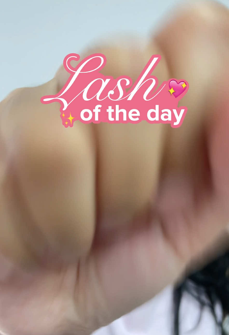 Lash of the day : Pop on Lash 😍 go get yours now‼️  #roona #meroona #lashoftiktok #lashesonfleek #poponlash #shopping 