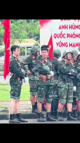 Đc Tân lại ghẹo đc lê Hoàng Hiệp nữa rồi #lehoanghiep #vietnam #giaiphongmiennam #A50 #thongnhatdatnuoc #30thang4 Cre:Meechesau 