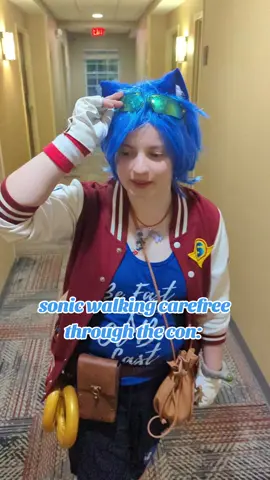SCARY GAY DADS [#NAGITOKOMAEDA - @⛱️Kazooie🦝  + #SONICTHEHEDGEHOG - @🌟Sonic🦔  ] // #portconmaine #portconmaine2025 #portcon #angeldustcosplay #hazbinhotel #hazbinhotelcosplay #nagitokomaedacosplay #danganronpa #drv2 #sonicthehedgehogcosplay #soniccosplay 