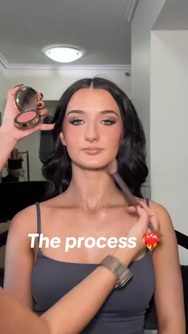 Looking for Brisbane makeup artist ? Here online booking via my website: www.beautybymindy.com 🤎 #brisbane_australia #makeupartist #brisbanemakeupartist #makeupartistcheck #makeuptutorial #makeuptips #rhode #yslbeauty #haulslabsfoundation #kyliecosmetics #softglammakeuplook #makeup #bridemakeup #muabrisbane 