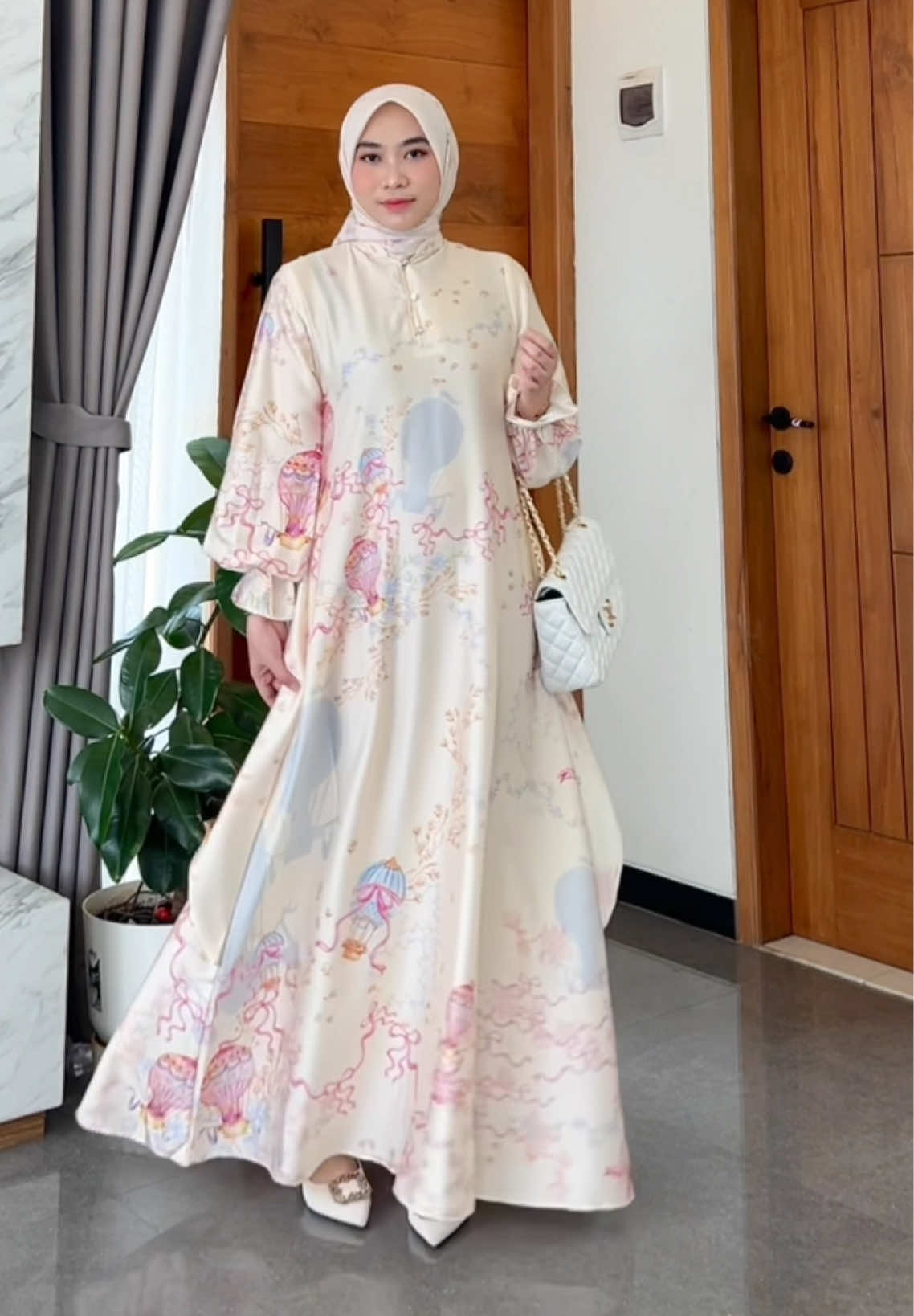 Siapa yang kemaren kehabisan mariposa warna cream? Buruan sini amanin stoknya, mumpung MinDy restok in lagi buat kamu.📌 #racuntiktok #dynclothingline #bestseller #racundress #dresscantik #trending #inspo #mariposadress #dressdyn 
