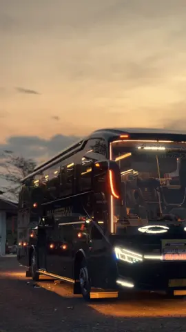 🤗 #pangeranbus #wayanggank #starboy #laksanasr3 #busindonesia #videobus #senja #videosenja #estetik #busmania #buspariwisata 