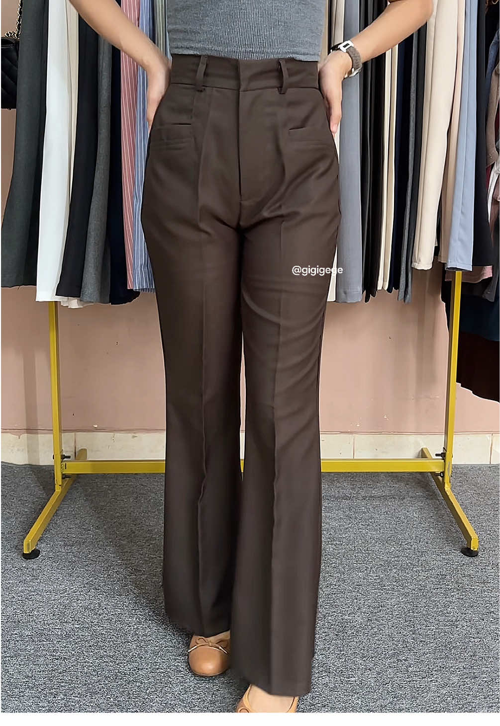 Rekomendasi celana bahan semiwol bentuk cutbray, ready ukuran S sampai XXL. BB/TB model : 44kg/160cm. #ideoutfit #celanacutbraywanita #celanapanjangwanita #celanakerjawanita 