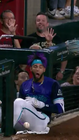 Gurriel's Face on this dropped pop up 😮🤣 #pitching #pitchingninja #MLB 