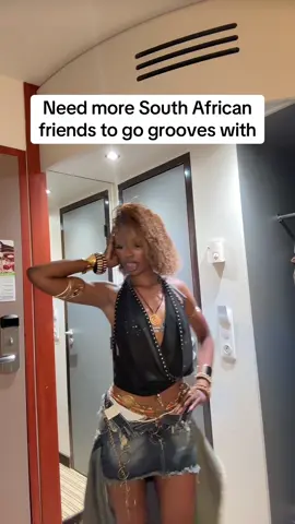 Hitting this move EVERYWHERE!!🤭(link me at amapianoland) #fyp #Summer #dancer #amapiano #groove #southafrica #choreographer #djdebstar #amapianoland 