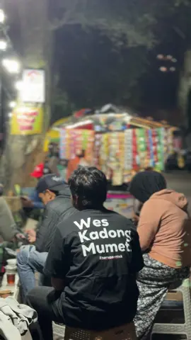 Kadongg tenan . . . . . . . . . . Kaos ready stock di etalase profil 🫡 #quote #quotes #quotesjowo  #storywa #quotejowo #kaoskatakata #kaoskatakatakeren #katakatajowo #lewatberanda #sambat #rasakanresahku Siri no