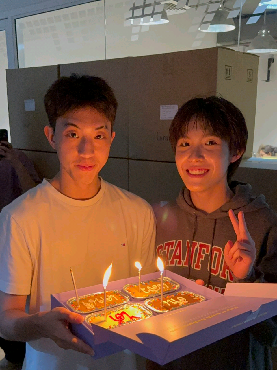 this is the sweetest thing ever omg, the way he asked paul to stand with him because he was shy LEAVE ME ALONEEE 😫💔 (cr to @/MuonImmanuo on twt!!) #kenpaul #ken_lim8 #ken_lim #tananloh_ #boysinlove #boysinloveseries #gmmtv #gmmtvofficial #edit #fyp #thaidrama #thaibl #juniormark 