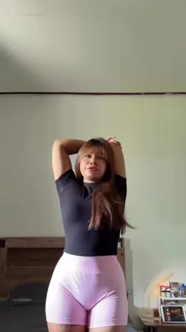 Im backkk 🐽 #homeworkout #chubbygirl #tanskin #upperbody 