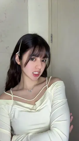 Green flag spotted 🌤️💚 Ringan, nyaman, dan no drama! POND’S UV Miracle emang bisa diandelin! Mau panas-panasan seharian pun kulit tetap adem, lembap, dan no whitecast~ Sunscreen yang nggak bikin ribet tuh emang #GreenFlag banget!  #PONDSUVMiracleID #SunscreenGreenFlag #PondsID  @PONDSIndonesia 💕