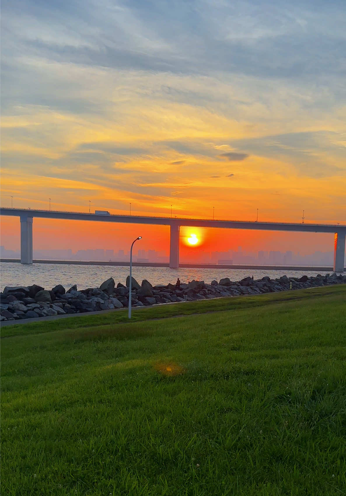 Ada yg tau ini dimana ? 😫🫵🌅✨ #fyp #japan #日本 #おすすめ #padahariini #aesthetic #animevibes #wibu #lewatberanda #4upage #xyzbca #tokyo #sunset #vibes 