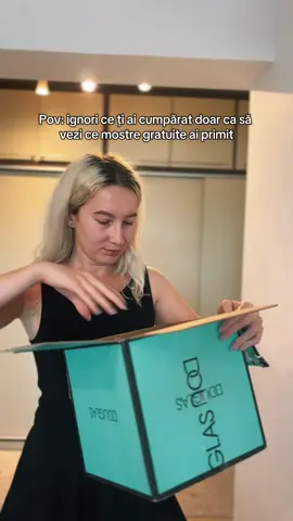 POV: ignori ce ți ai cumpărat doar ca sa vezi ce mostre gratuite ai primit Doar eu ma bucur mai mult pt mostre cand am un colet de la @douglasromania?🤣🤣 #romania #funny #ugc 
