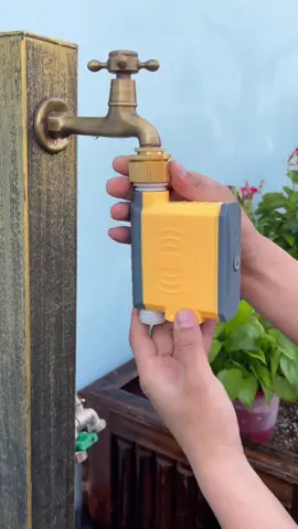 Easy to water garden with phone😏#gadgets #coolgadgets #coolstuff #product #shopping #amazonfinds #amazonmusthaves #LearnOnTikTok #tiktokmademebuyit #fyp 