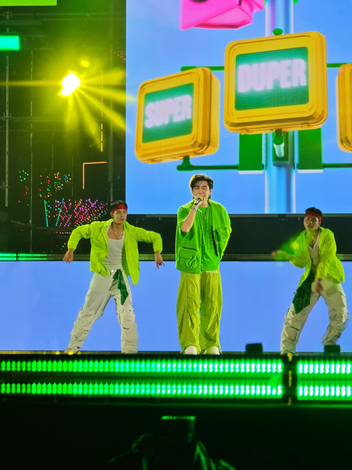 mấy bà có nhận đc quà của ảnh ko? #Cody #7up #watersplash #kimentertainment 