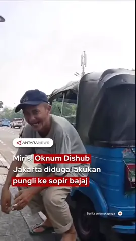 Aksi seorang oknum petugas Dishub DKI Jakarta terekam kamera saat diduga melakukan pungutan liar kepada sopir bajaj di Salemba, Jakarta Pusat. Dalam video, terlihat sopir bajaj dimintai sebatang r0k0k oleh petugas Dishub setelah diberi surat teguran. Atas video tersebut, pihak Dishub DKI menyatakan akan menindaklanjuti laporan tersebut dan menegaskan bahwa perilaku seperti ini tidak dapat ditoleransi. #dishub #pungli #sopirbajaj #petugasdishub #pungutanliar #tiktokberita #fyp #longervideos 