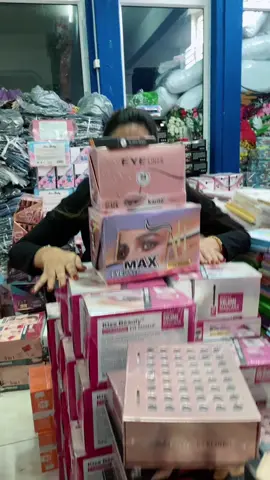 Wholesaler on Make Ups at @Ella situated at Riviere du Rempart. Contact on 54768866 for more info!!! #wholesaler #makeup #vandanaappadoo #promoter #digitalmarketing #ellianadigitalcreative #saviours🔥 #vandu💕 