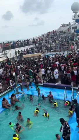 Love a ghetto carnival cruise 🥰🥰 I just want to do hoodrat things with my friends!  #carnivalcruise #carnivalnassau #carnivalbahamas 