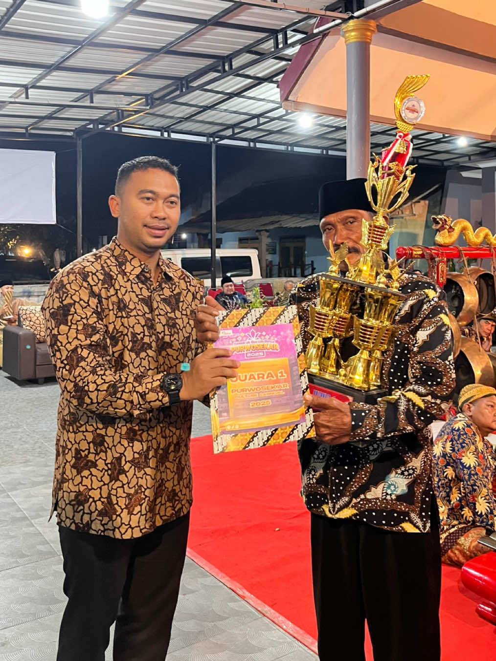 Yang menang Merayakan Yang kalah Menjelaskan🥇😁🙌 . @ZULFAIS AUDIO @STAR_LIGHTING💫 @Zulfais Official Merchandise💯 @SWR.DESIGN.MLG  . #CapCut #pemudaatlas13 #karnafalpurwosekar #zulfaizaudio #soundhoregjawatimur #tajinan #purwosekarcarnival2025 #malangkabupaten #fyp #zulfaisaudio #karnavalpurwosekar2025 #juara1 
