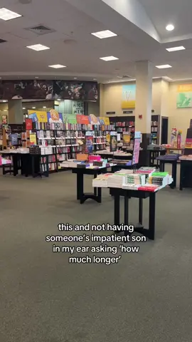 I practically live in the bookstore 🙌📖 #BookTok #reading #barnsandnoble #bookstore #reader #acotar #romantasy 