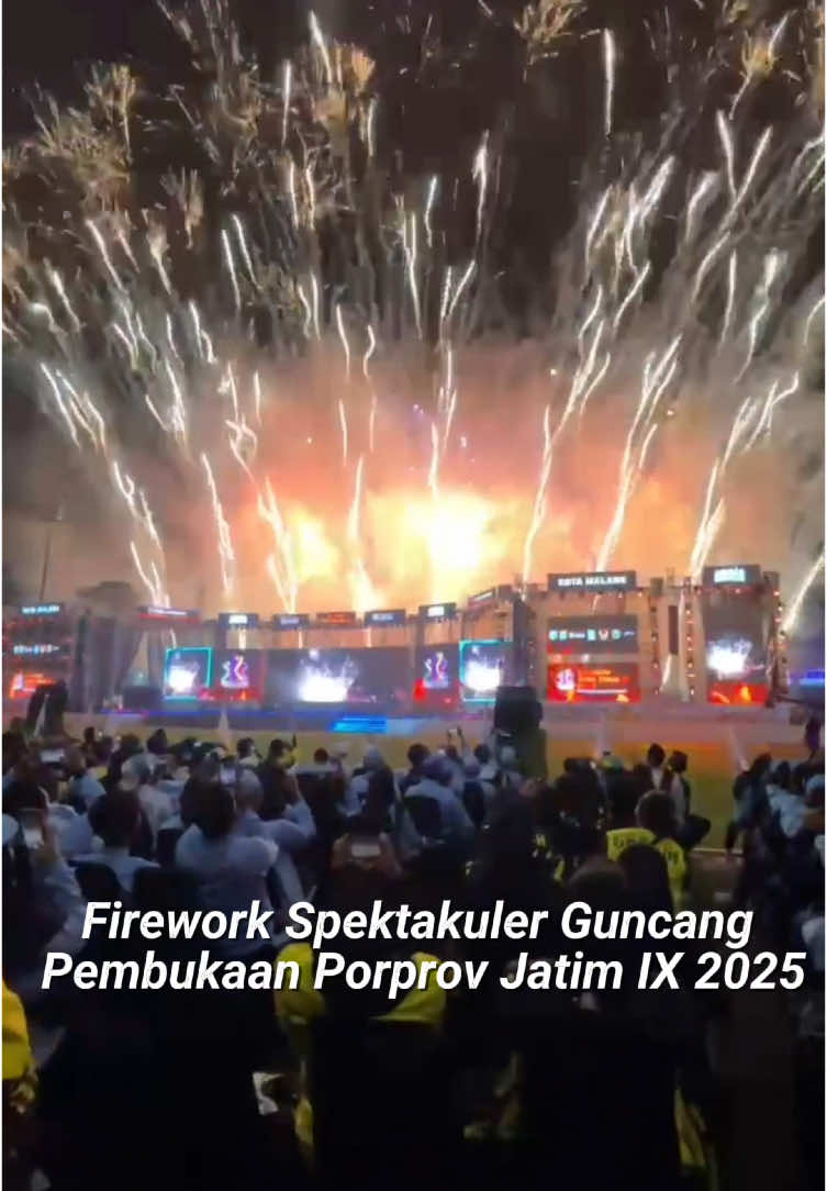 Fireworks Spektakuler Guncang Pembukaan Porprov Jatim IX 2025 #porprov #porprovjatim #openingceremonyporprov #fireworks 