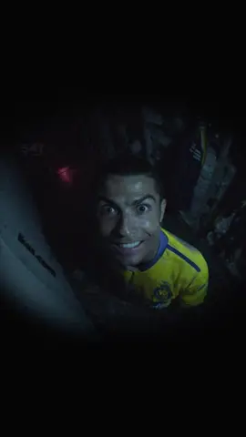 Filename: CR7_CAM47_2025-06-27_03-47-12.MP4 Date Modified: 27.06.2025 Duration: 00:00:14 Resolution: 720x480 Source: Locker Room Cam #4 ⸻ Cristiano Ronaldo, Al Nassr’dan yılda 200M € kazanıyor. Dakikada 380 euro. Saniyede 6.3. Bu kayıt, 03:47’de alındı. Işıklar titrek, ortam sessizdi. Gülümsemesi değişmedi. Hiç kıpırdamadı. Ama bir şey orada yanlış ilerliyordu. Odaya biri girip çıkmadı. Ama gölgeler… sanki onu izliyordu. Yüzünde, forma gibi oturan bir ifade vardı. Ya da o bir ifade değildi. Belki de sadece anlamı olmayan bir onaydı. Her piksel bir karar gibi görünüyordu. Ama çözünürlük düştükçe mantık da düştü. 550.000 €. Her gün. Ama hâlâ orada neden durduğu bilinmiyor. “Bunu durdurduk mu?” “Yayın mı hâlâ açık?” “Ne için ödüyoruz?” Ve sonra sesi geldi. Ama kayıt sessizdi. ⸻ #ronaldo #alnassr #cristiano #memes #analoghorror #cctv #ai #memes #işbirliği #horror #liminalspace