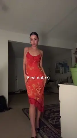 It’s like a slightly nicer restaurant yknow? #grwm #pickanoutfit #ootn 