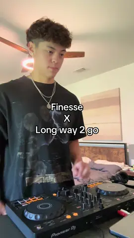 FELLAS GRAB YO LADYS IF YO LADY FINE #brunomars #finesse #djmashup #ddjflx4 #clubmix 