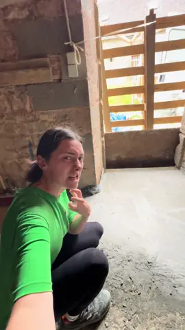 les chats se faufilent partout 😒🥺 #renovation #motivation 