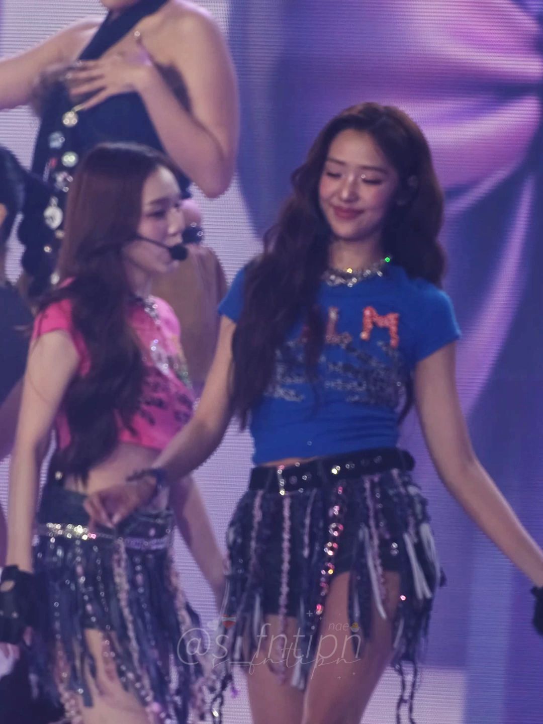 ฟิล์มเบบี้ที ใครไหวอยู่ไปเลย นี่ขอไปโดนแม่น้ำเจ้าพระยาก่อนค่ะ [fancam 4k] Film rachanun - Baby tee 📎https://youtu.be/SqZvwfvY6aw NamtanFilm BBFanFest DAY1 #BBFanFestD1 #น้ำตาลฟิล์ม #NamtanFilm #น้ำตาลฟิล์ม #namtantipnaree #filmracha