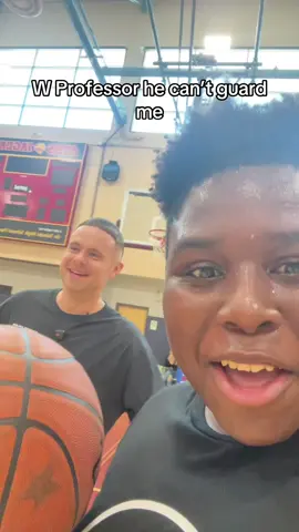 He taught me the shamgod though @Professor Live #fyp #jfunk #itsjfunk #professor #basketball 