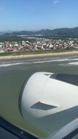 Pouso em Navegantes SC #aviação #aviation #aviationlovers #aviao #avion #airplane #airbus #a320 #decolagem #takeoff #pouso #navegabeach #navegantes #santacatarina #sc #aeroporto #airport #crewlife #flightattendant #pilot #avgeek #wings #saopaulo #f #fyp #foryoupage 1d