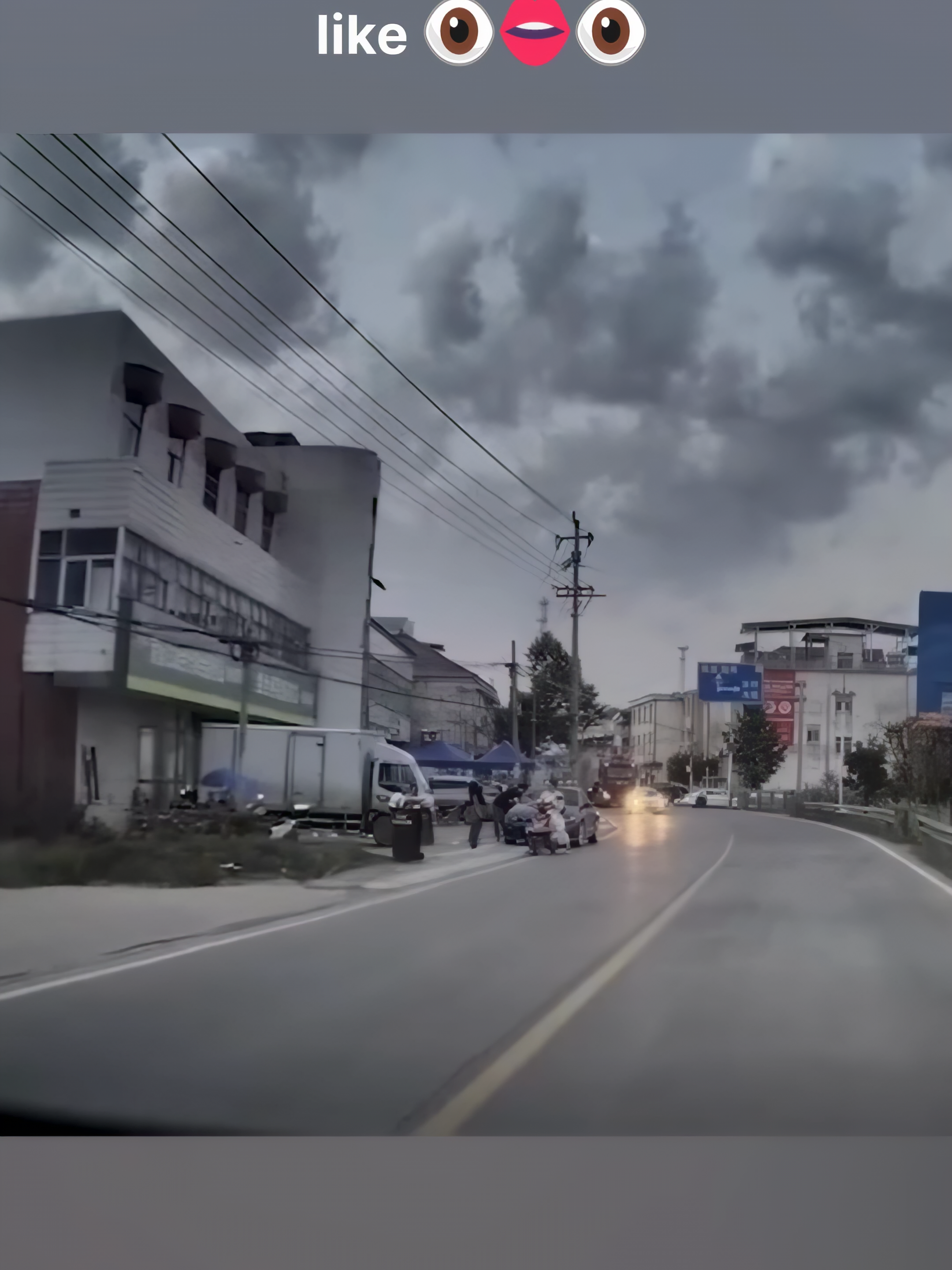 This is why you always stay alert ! #caughtoncam #closecall #crazydriver #dashcam