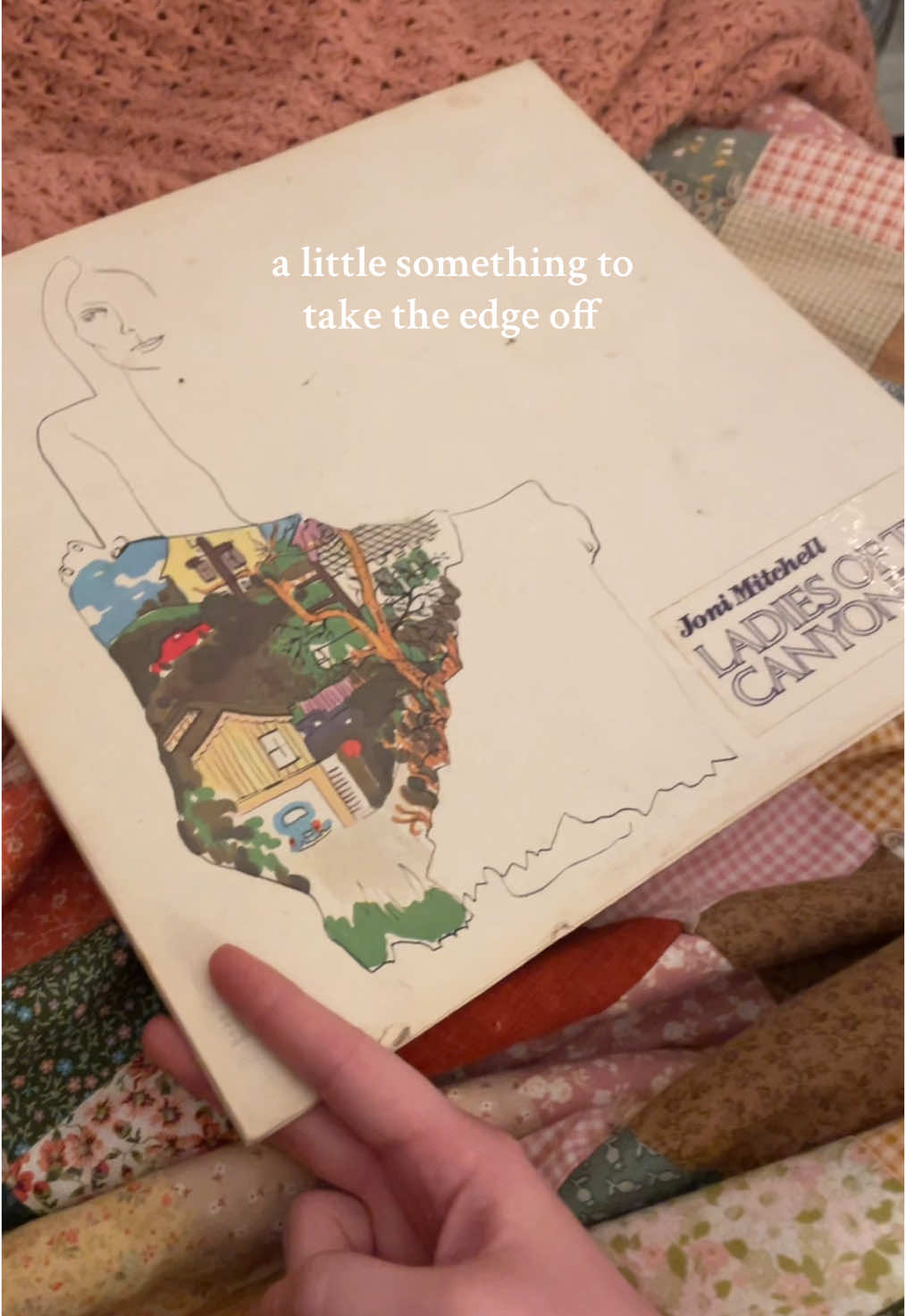 I don’t even have a record player I just like looking at it #jonimitchell #ladiesofthecanyon #singersongwriter 