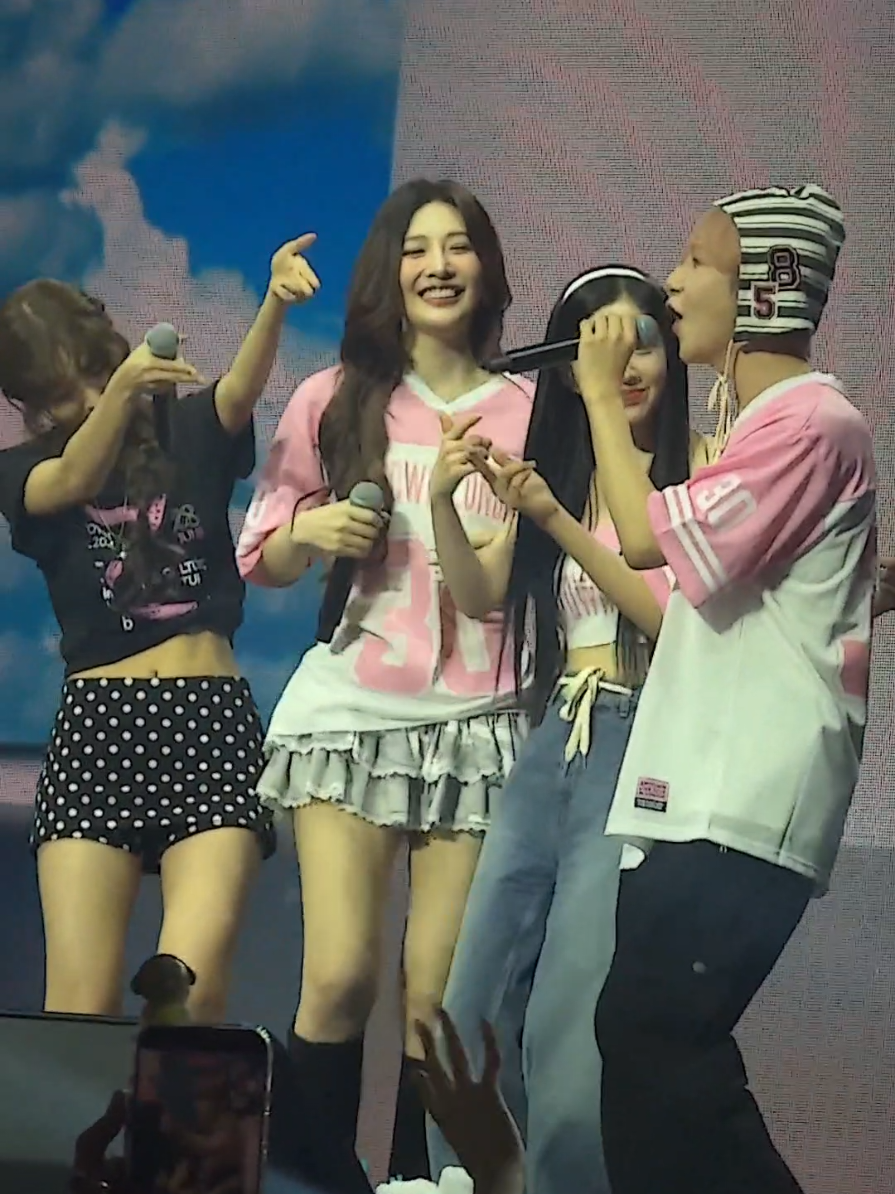 Njun Red Velvet 🤏🫶🤣 #renjun #irene #seulgi #joy #redvelvet #nctdream 