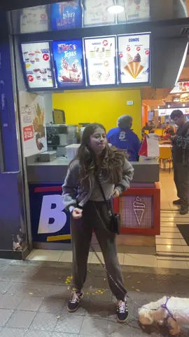 alessia en heladería bembos