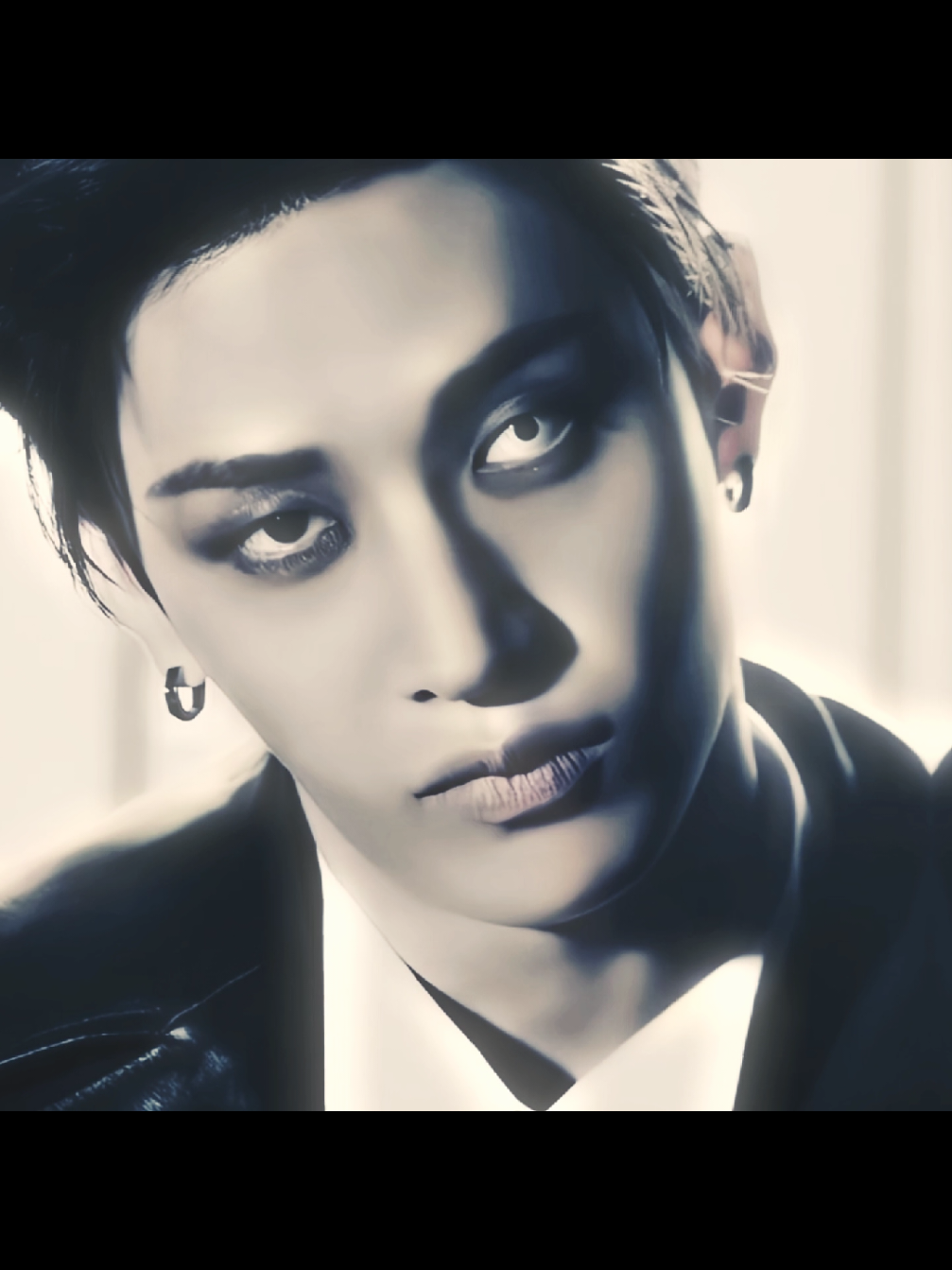 #BANGCHAN — smells like teen spirit🧖🏻‍♀️👃🏻 #nirvana #straykids #rock #inutero #kpop #bangchanedit #viral #smellsliketeenspirit #rockstar #skz #blowup #xyzbca #fyp #skzzie 