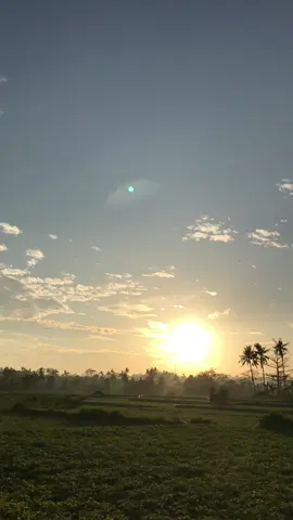 Senja_pagihari#langitaesthetic #bismillahfyp #mbah_bee3 #fypシ゚ #fyp #foryoupage #soundviral #jeparahits #tiktokpelitfyp #lewatberanda #tiktok #senjapagi #sunrise 