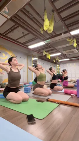 Sự kết hợp hoàn hảo giữa YOGA và ĐÔNG Y - Yoga kinh lạc cho phụ nữ mang đến cho chúng ta một vẻ đẹp rạng rỡ đến từ bên trong #yogakinhlac #yoga #yogatrilieu #yogachophunu 